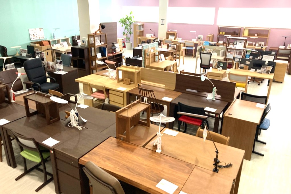 カリモク「デスクスタジオ大阪」