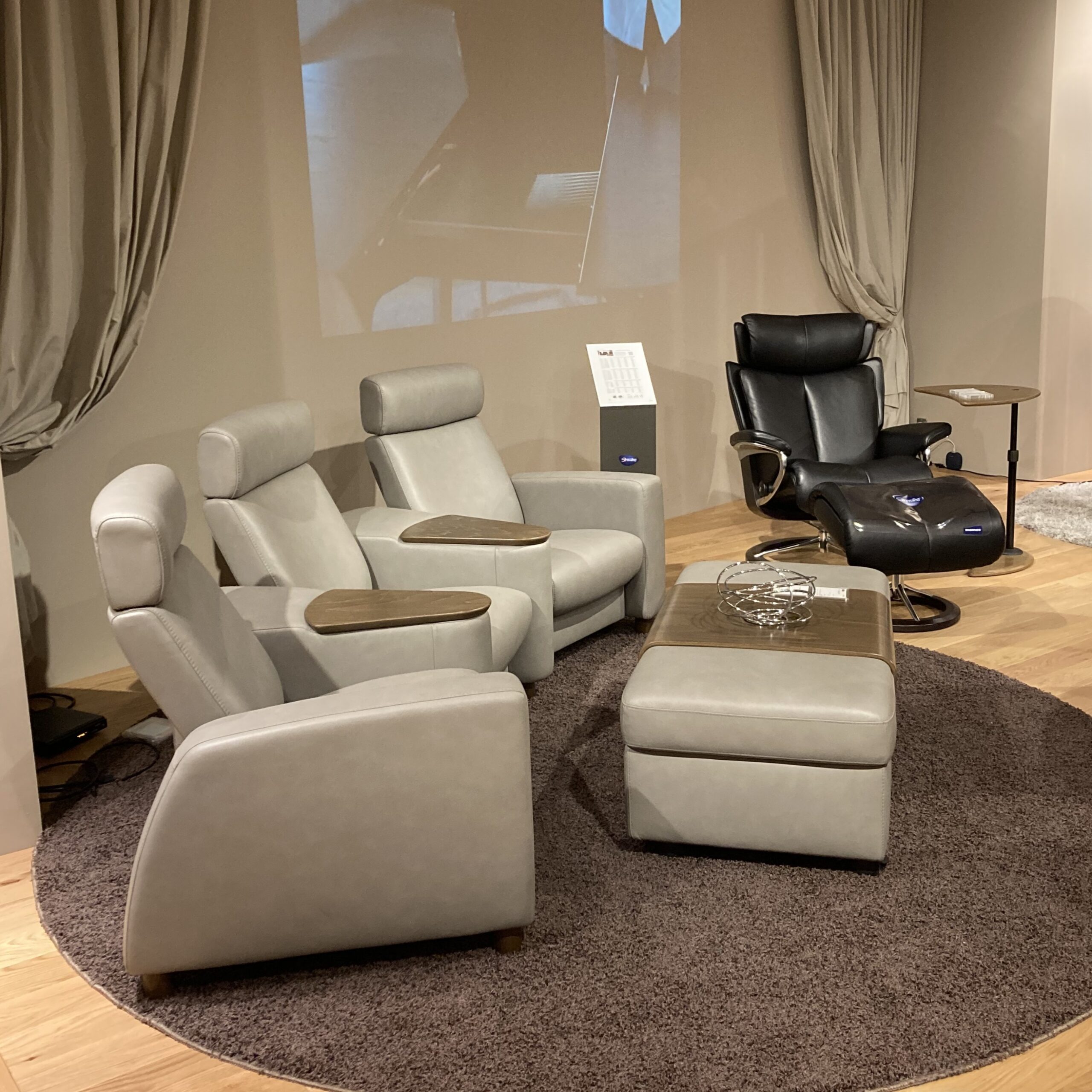 ストレスレス®ショールーム大阪
3月20日～22日　3日間　ご予約特典付・特別価格ご優待販売会